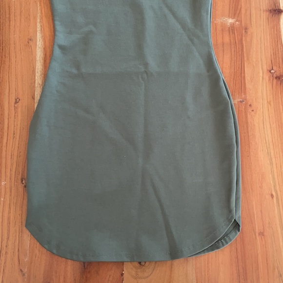New sage Green off the shoulder dress - Picture 3 of 4
